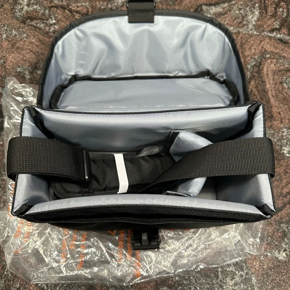 NWT Canon EOS Shoulder Bag 200ES